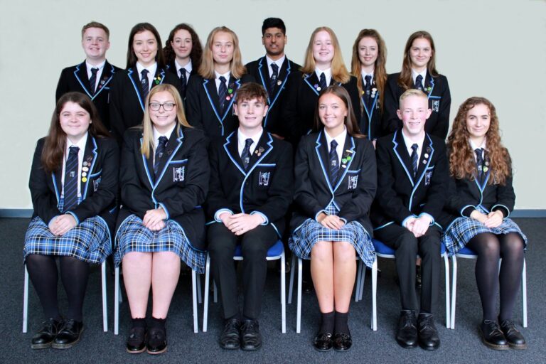 woodfarm high school uniform and students  768x512