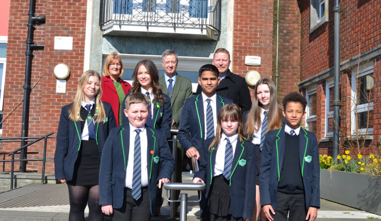 lenzie academy staff and pupils 768x446